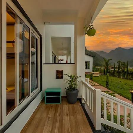Zostel Plus Rishikesh, Mohanchatti Exterior photo